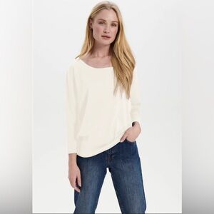 Classique collections | vintage white crew neck knit 3/4 sleeve | size L